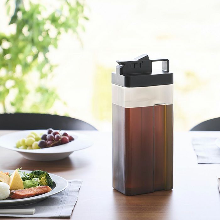 山崎実業 公式 倒して置けてそのまま注げる冷水筒 タワー 2.2L